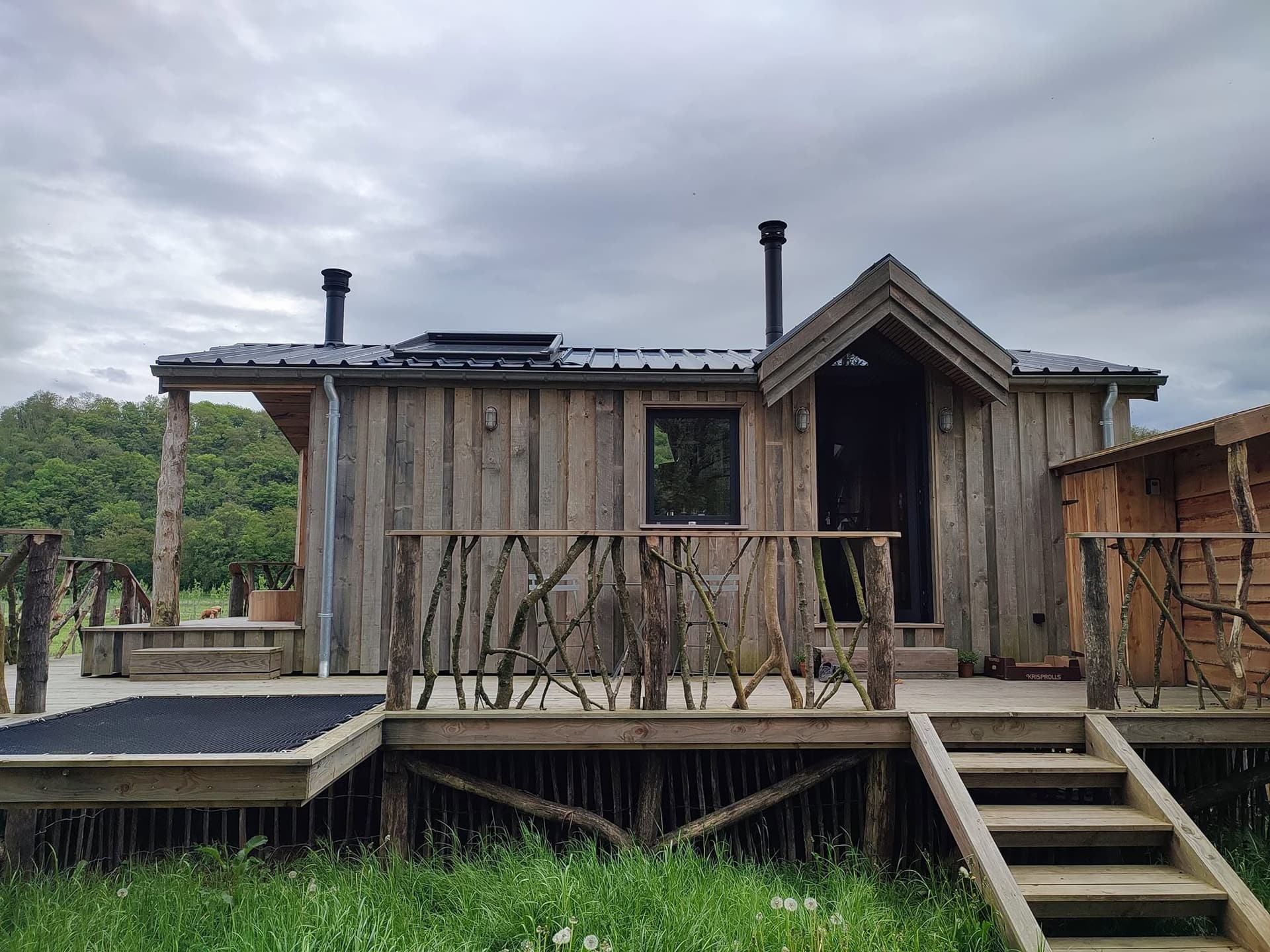 Cabane en bois avec terrasse à Bomal, Ardennes